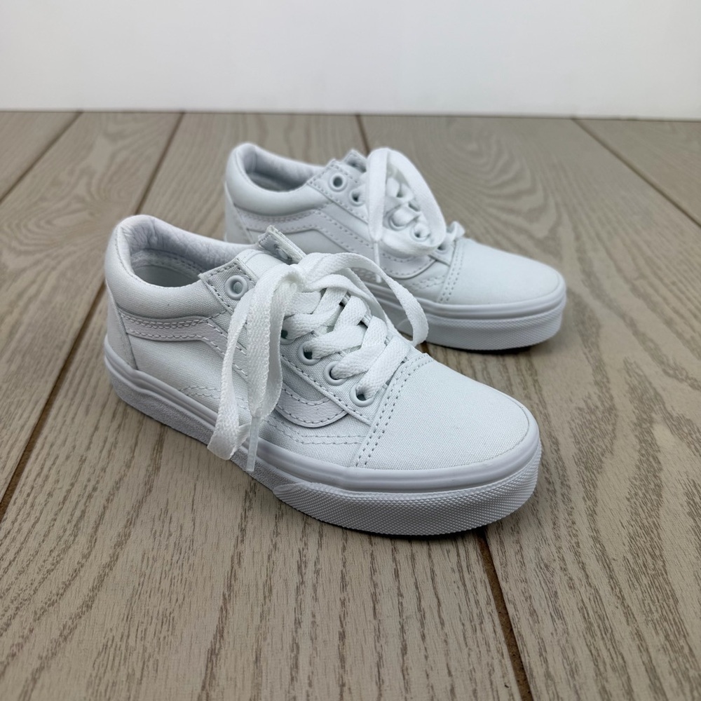 Vans Little Kids Old Skool Shoes Lace Sneaker 12 Youth True White/True White $45